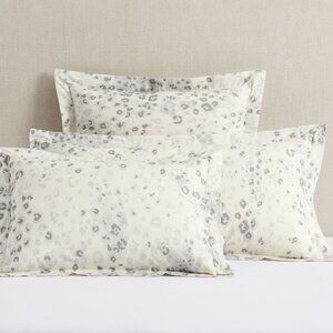 SET OF 2 NEW Pottery Barn White Snow Leopard Organic Percale STANDARD Shams